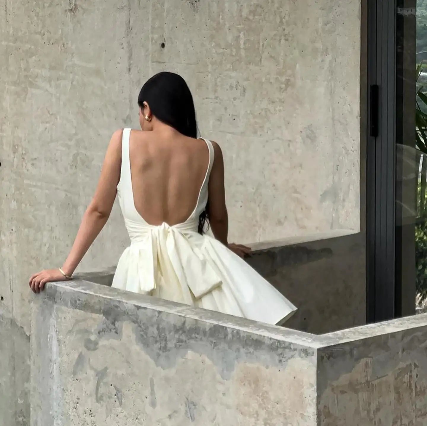 Elegant White Backless Dress with Bow